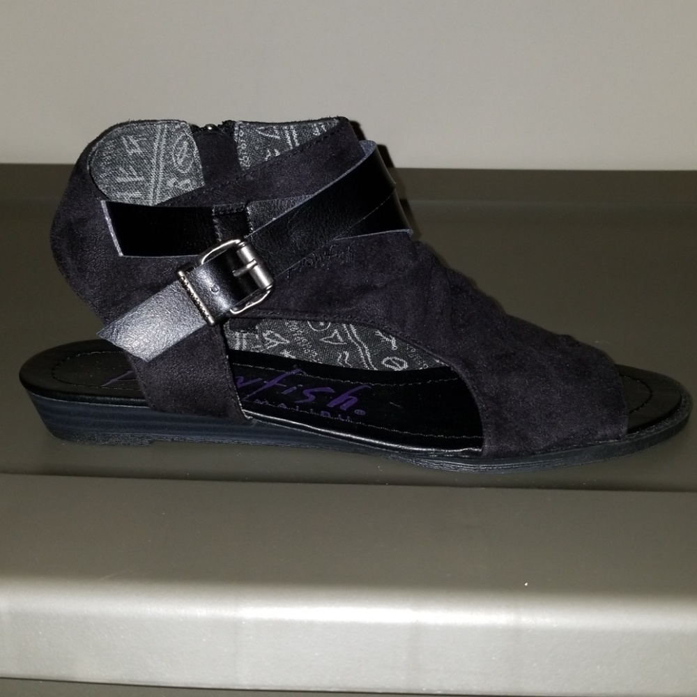 Blowfish Sz 10 Black suede sandal